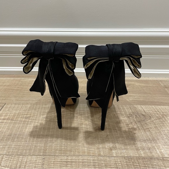 Brian Atwood black suede platform high heel pumps size 38.6 with bow at back - Picture 4 of 6